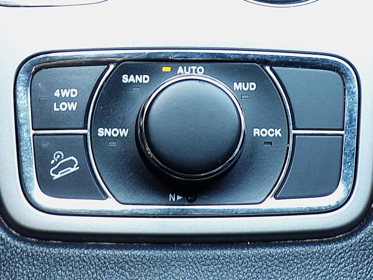 2019 Jeep Grand Cherokee LAREDO ALTITUDE 4X4 BLACK TOP PKG. BSM NAVI REAR CAMERA Photo