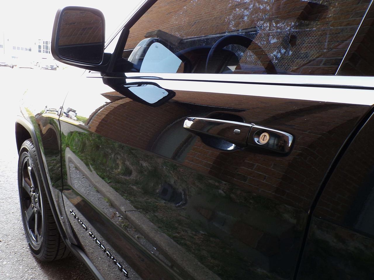 2019 Jeep Grand Cherokee LAREDO ALTITUDE 4X4 BLACK TOP PKG. BSM NAVI REAR CAMERA Photo