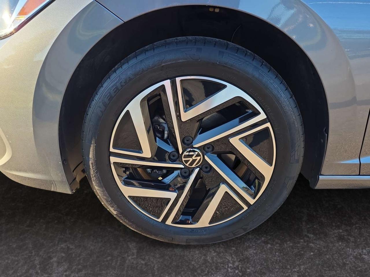 2023 Volkswagen Jetta Highline Auto * NO ACCIDENTS / CARPLAY / ROOF / CAMERA / DRIVER ASSIST Photo