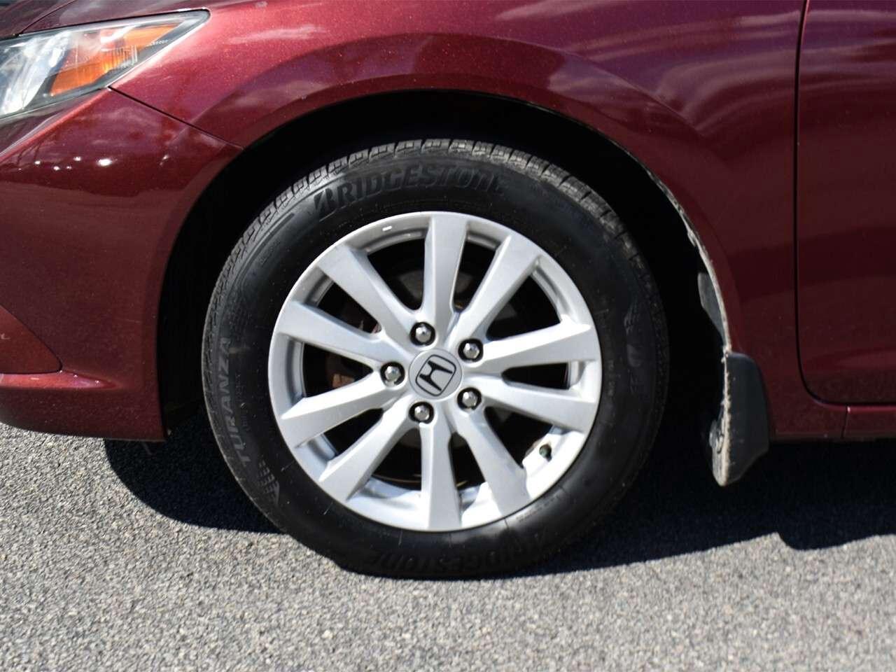 2012 Honda Civic MANUAL TRANSMISSION, FUEL SAVER, GREAT SHAPE Photo