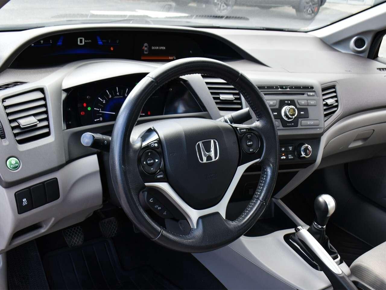 2012 Honda Civic MANUAL TRANSMISSION, FUEL SAVER, GREAT SHAPE Photo