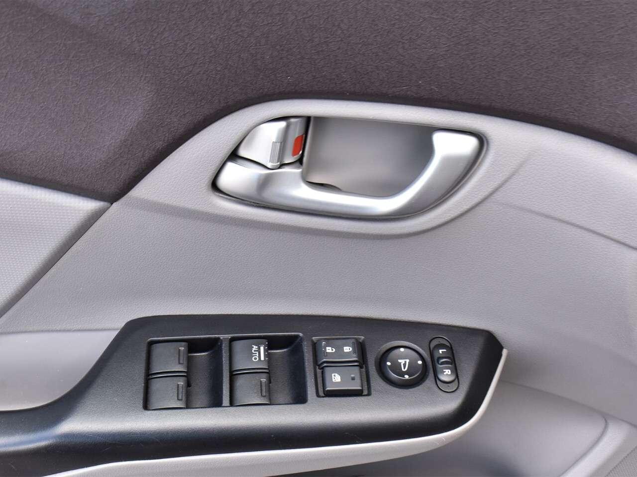 2012 Honda Civic MANUAL TRANSMISSION, FUEL SAVER, GREAT SHAPE Photo