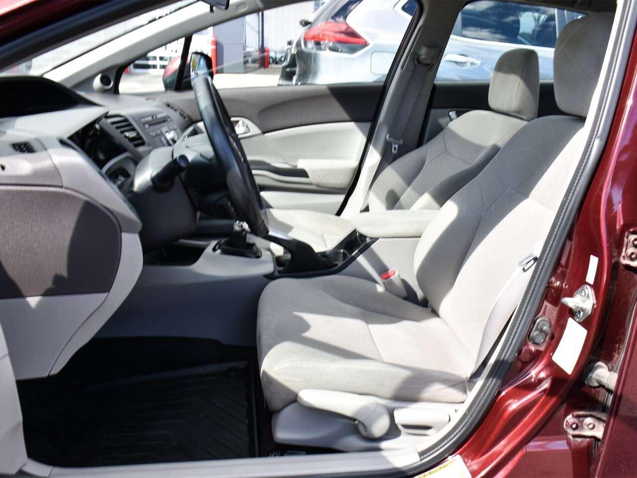 2012 Honda Civic MANUAL TRANSMISSION, FUEL SAVER, GREAT SHAPE Photo