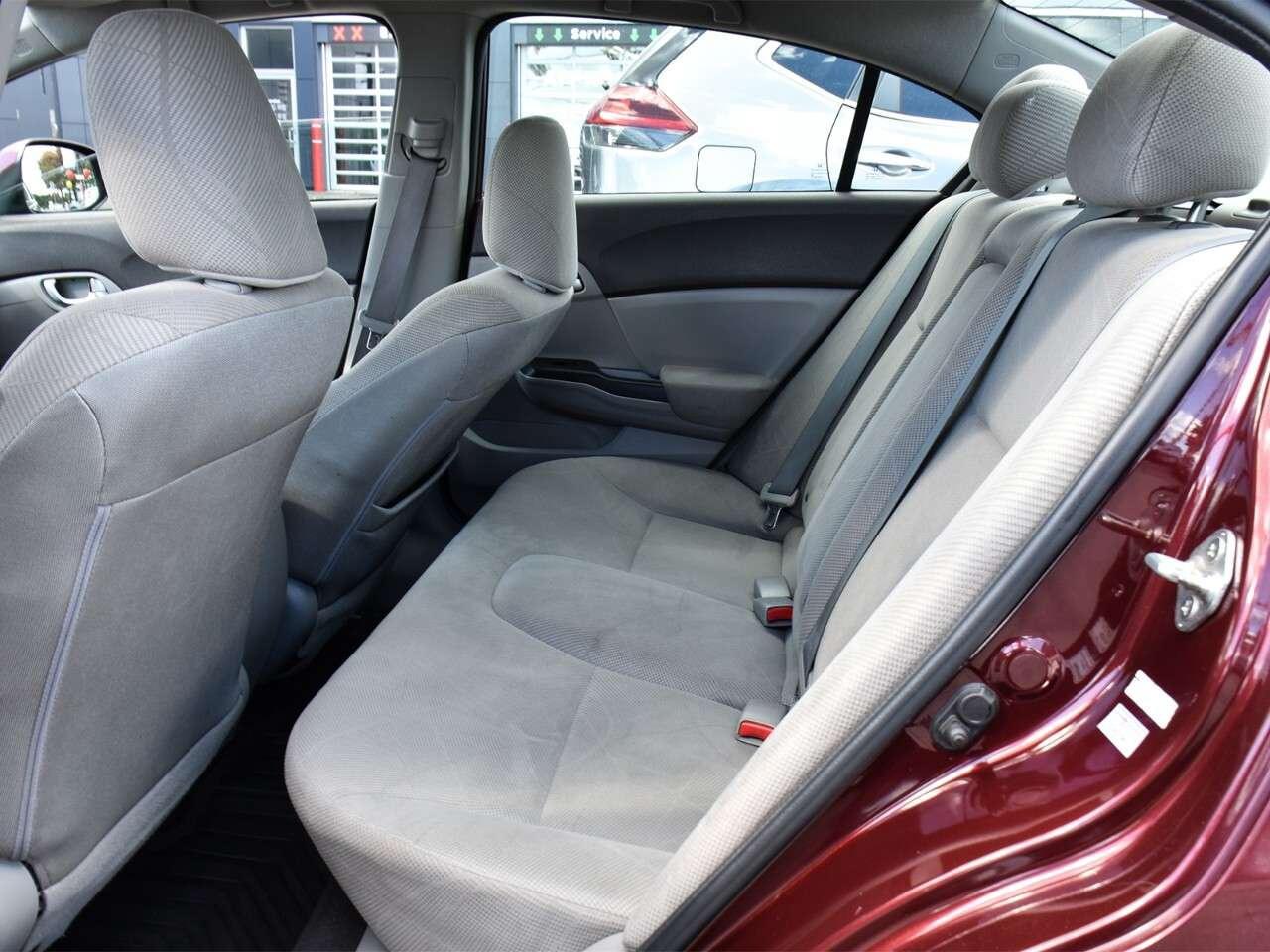2012 Honda Civic MANUAL TRANSMISSION, FUEL SAVER, GREAT SHAPE Photo
