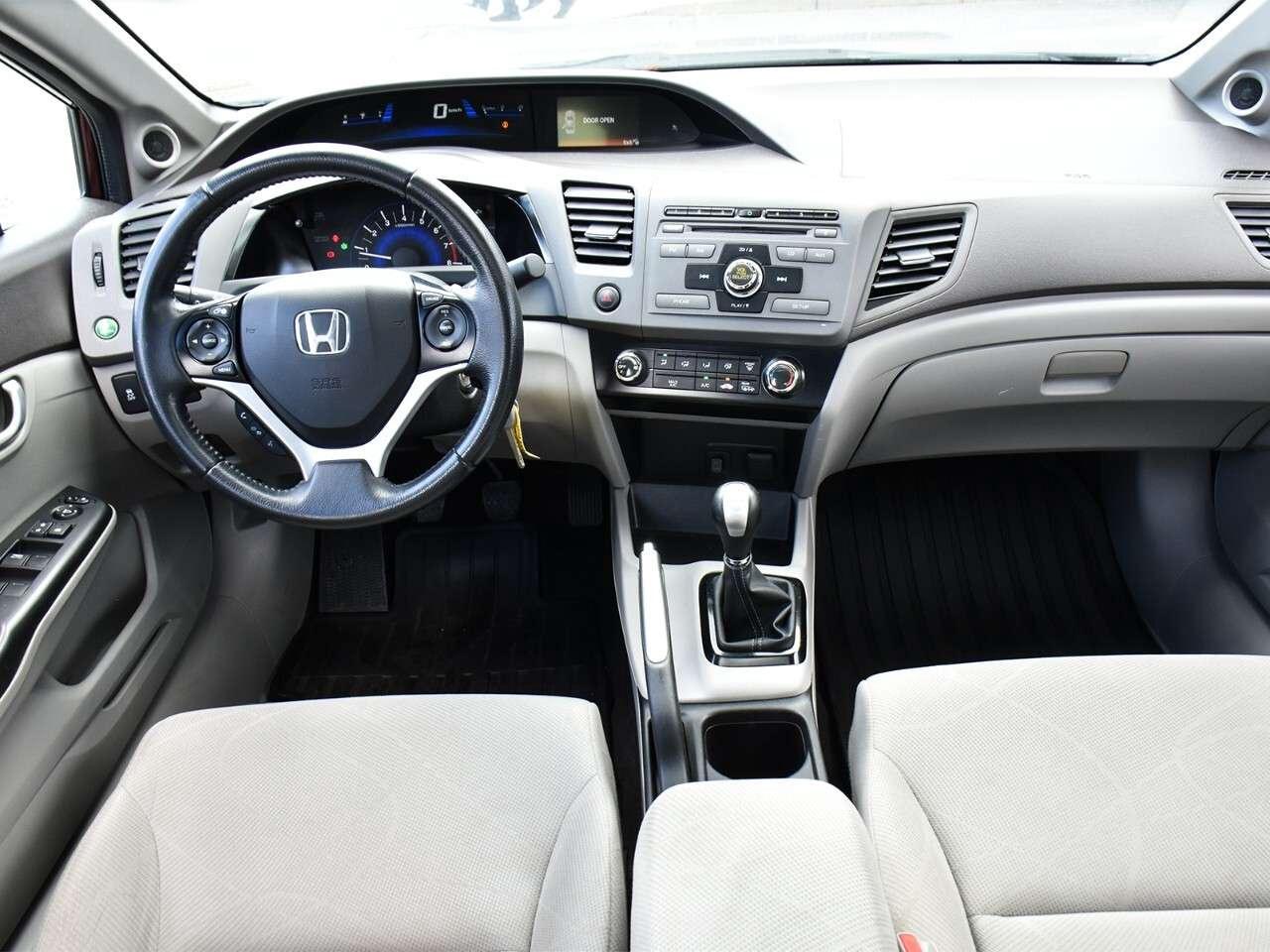 2012 Honda Civic MANUAL TRANSMISSION, FUEL SAVER, GREAT SHAPE Photo