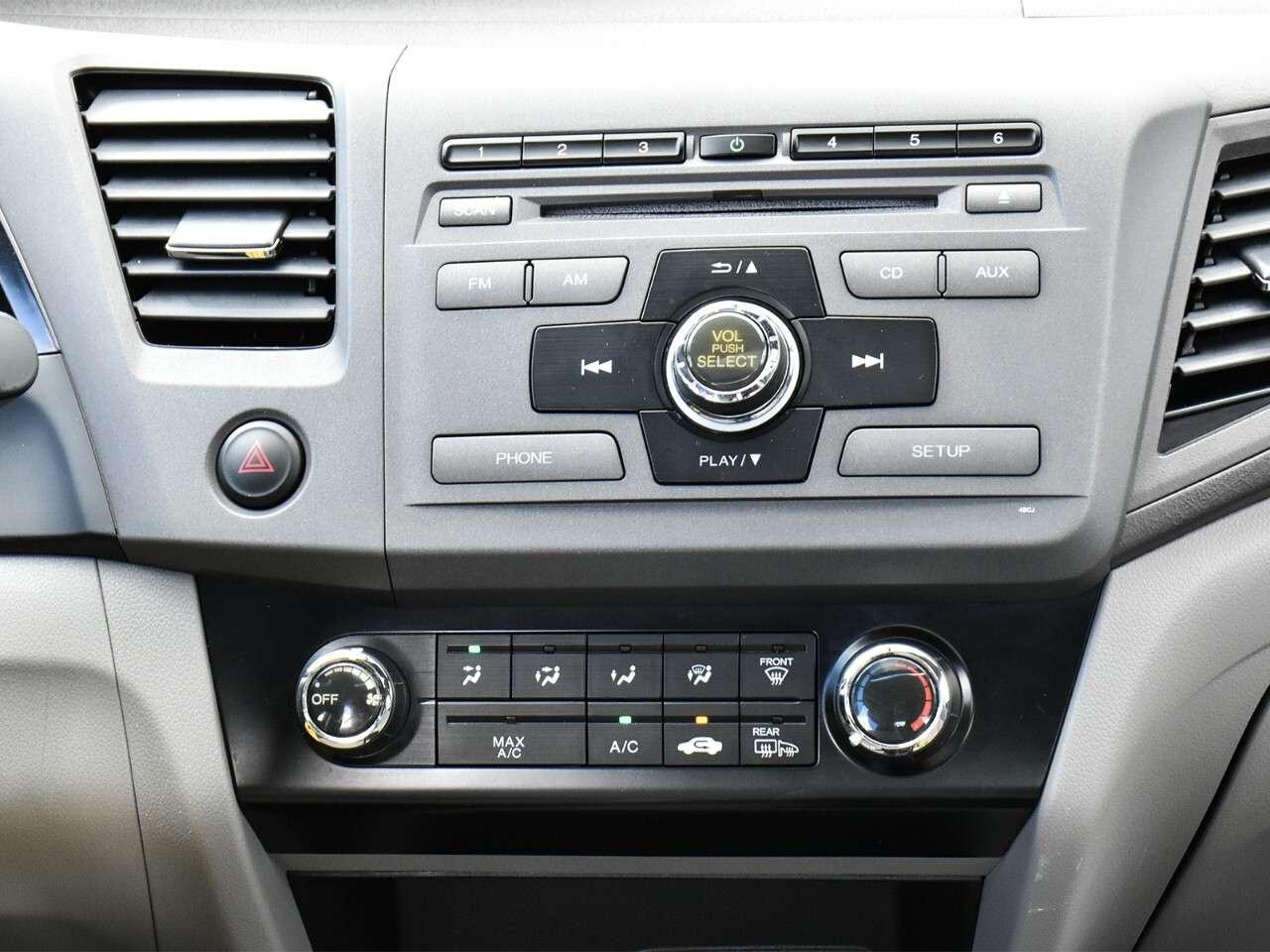 2012 Honda Civic MANUAL TRANSMISSION, FUEL SAVER, GREAT SHAPE Photo