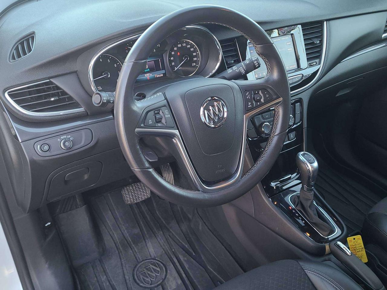 2022 Buick Encore PREFERRED AWD, ALLOYS, A/C, APPLE/ANDROID, 42K! Photo