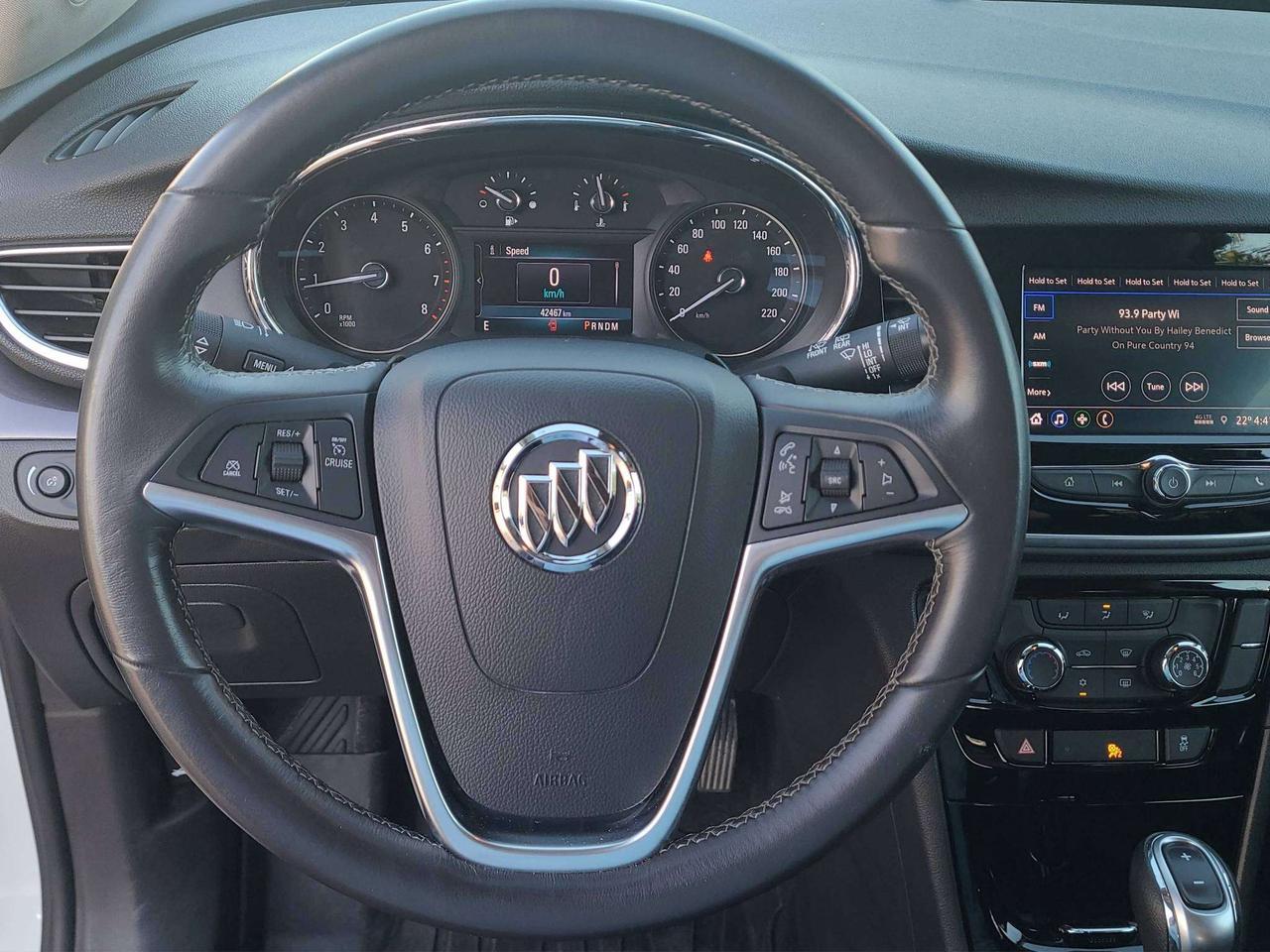 2022 Buick Encore PREFERRED AWD, ALLOYS, A/C, APPLE/ANDROID, 42K! Photo