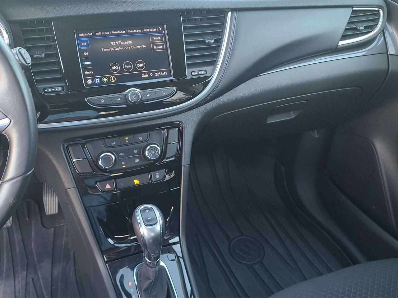 2022 Buick Encore PREFERRED AWD, ALLOYS, A/C, APPLE/ANDROID, 42K! Photo