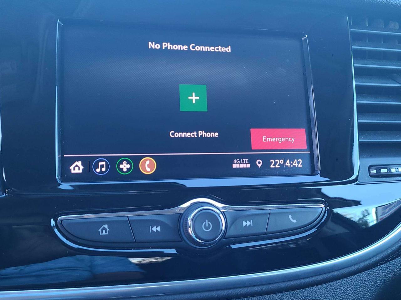 2022 Buick Encore PREFERRED AWD, ALLOYS, A/C, APPLE/ANDROID, 42K! Photo