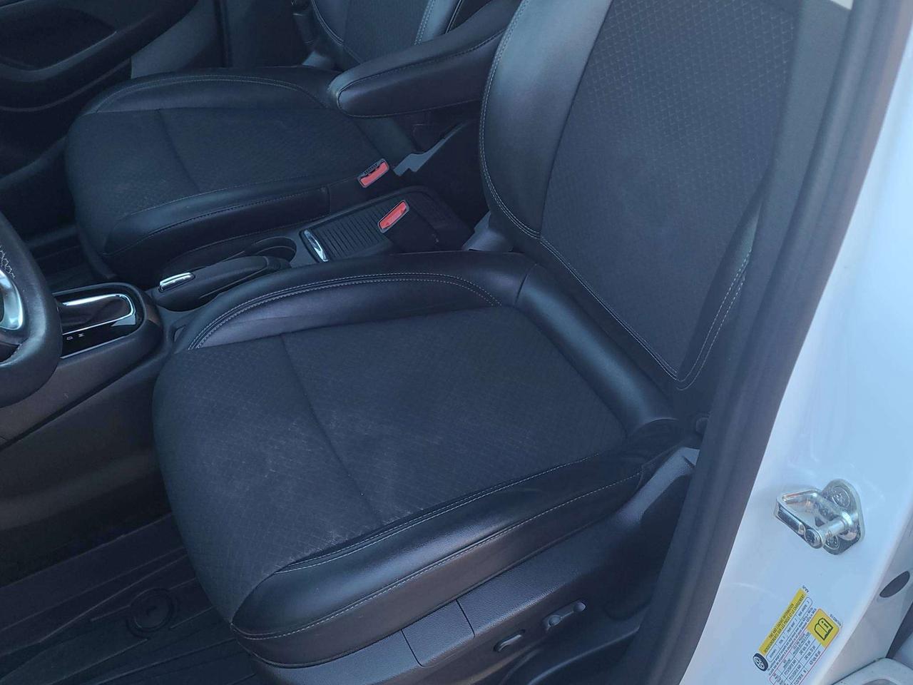 2022 Buick Encore PREFERRED AWD, ALLOYS, A/C, APPLE/ANDROID, 42K! Photo