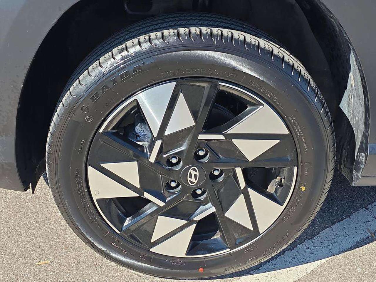 2025 Hyundai KONA Preferred Trend   NO ACCIDENTS LTHR S.ROOF 8.1L/100KM Photo