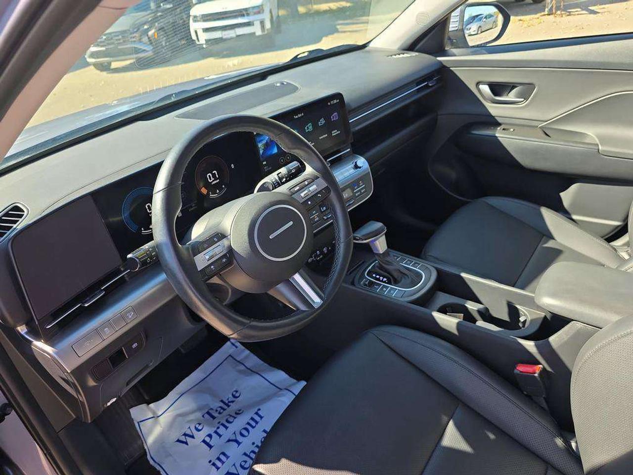 2025 Hyundai KONA Preferred Trend   NO ACCIDENTS LTHR S.ROOF 8.1L/100KM Photo