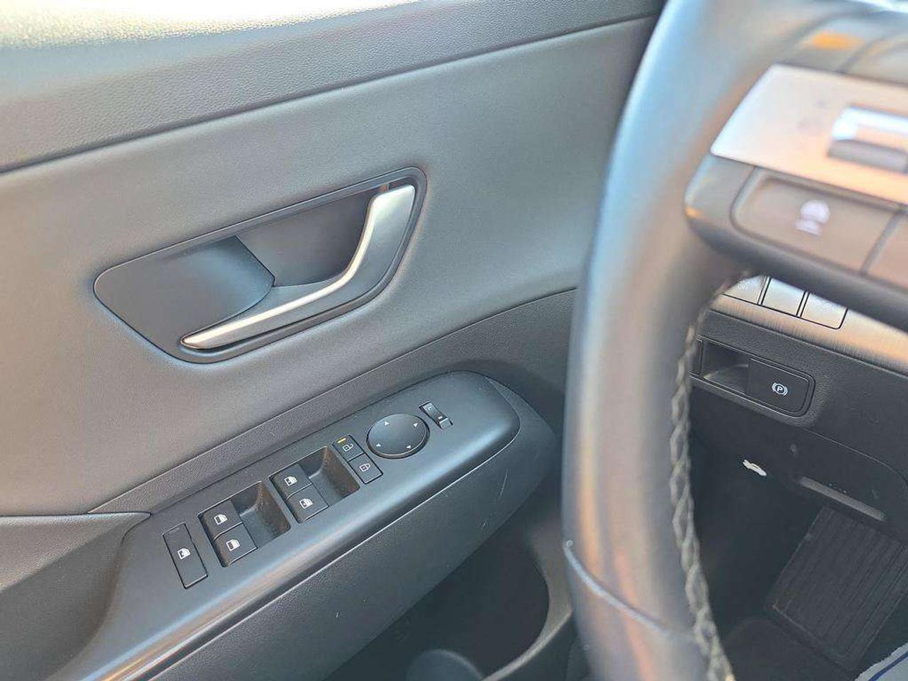 2025 Hyundai KONA Preferred Trend   NO ACCIDENTS LTHR S.ROOF 8.1L/100KM Photo