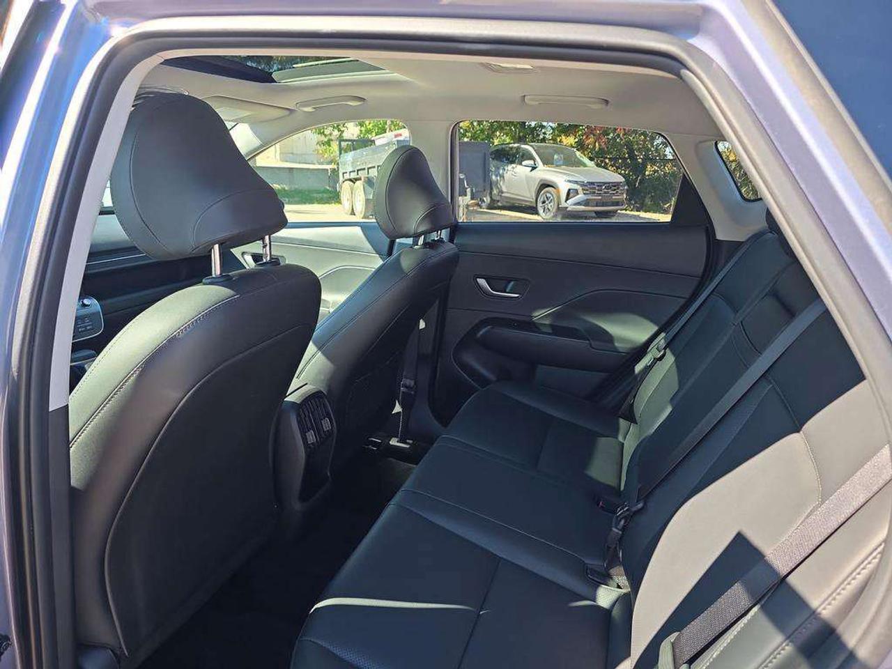 2025 Hyundai KONA Preferred Trend   NO ACCIDENTS LTHR S.ROOF 8.1L/100KM Photo
