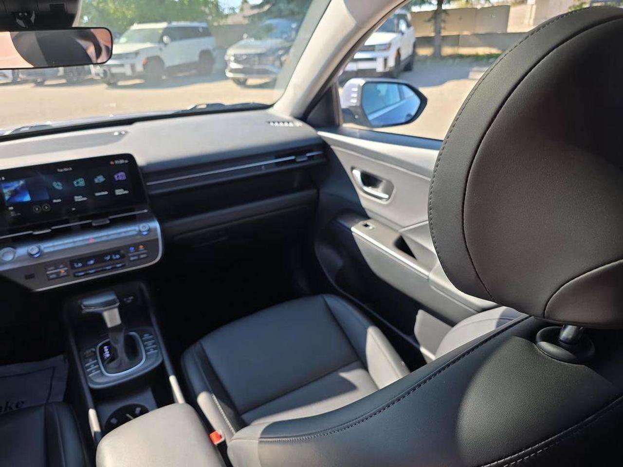 2025 Hyundai KONA Preferred Trend   NO ACCIDENTS LTHR S.ROOF 8.1L/100KM Photo