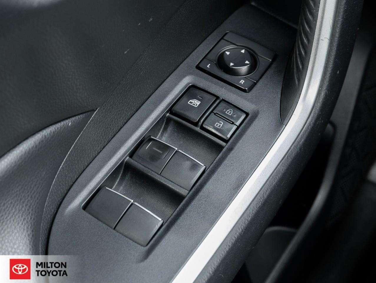 2021 Toyota RAV4 LEATHER SUNROOF CARPLAY HEATED STEERING RADDAR CRUISE XLE Photo