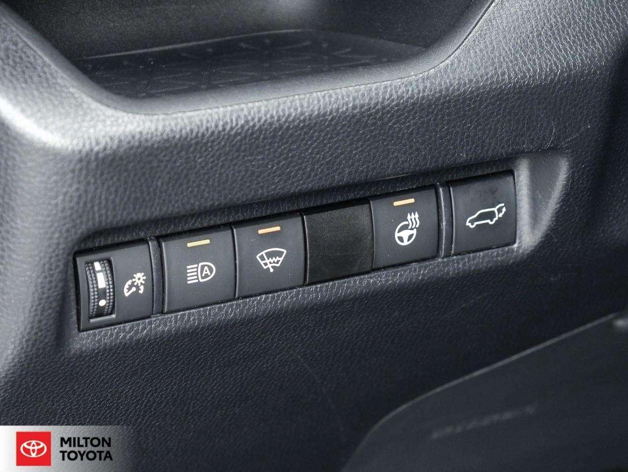 2021 Toyota RAV4 LEATHER SUNROOF CARPLAY HEATED STEERING RADDAR CRUISE XLE Photo