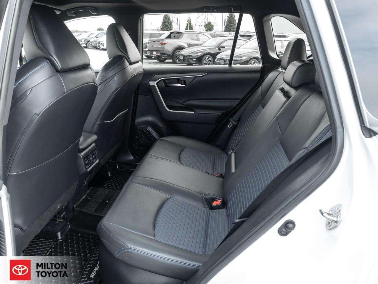 2021 Toyota RAV4 LEATHER SUNROOF CARPLAY HEATED STEERING RADDAR CRUISE XLE Photo