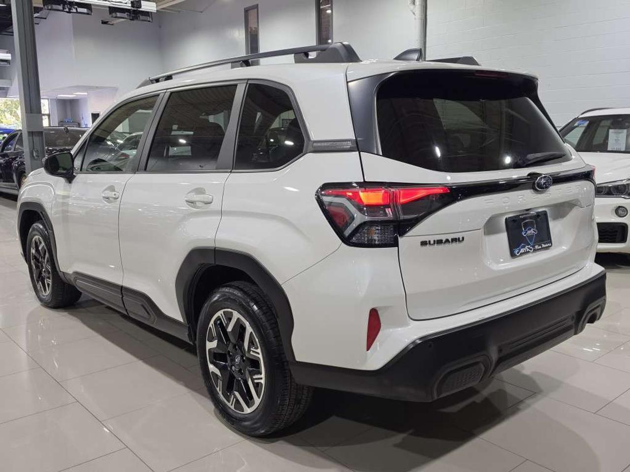 2025 Subaru Forester TOURING W/EYESIGHT TECH AWD NO ACCIDENT ONTARIO VEHICLE LANE DEPARTURE SUNROOF Photo4