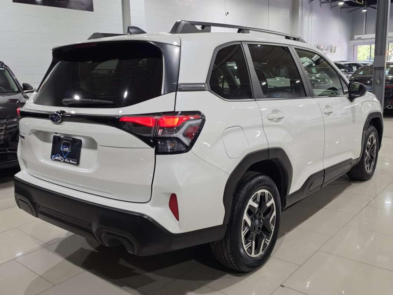 2025 Subaru Forester TOURING W/EYESIGHT TECH AWD NO ACCIDENT ONTARIO VEHICLE LANE DEPARTURE SUNROOF Photo