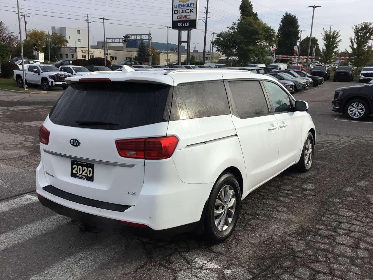 2020 Kia Sedona LX Photo