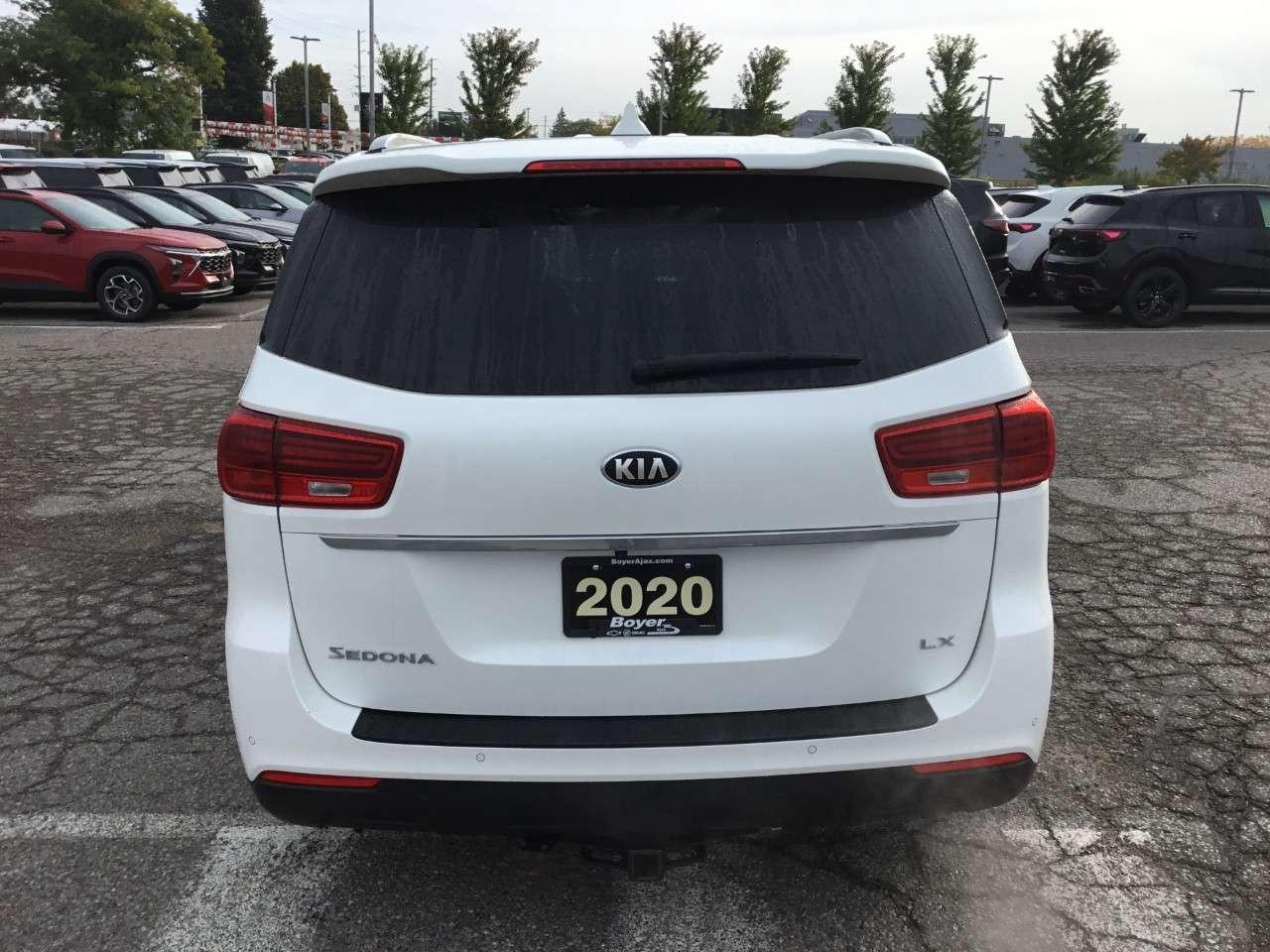 2020 Kia Sedona LX Photo3