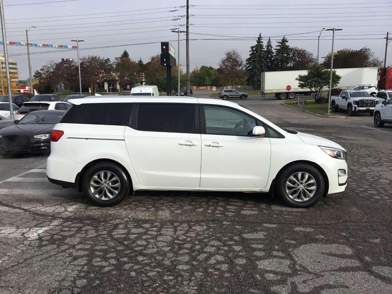2020 Kia Sedona LX Photo