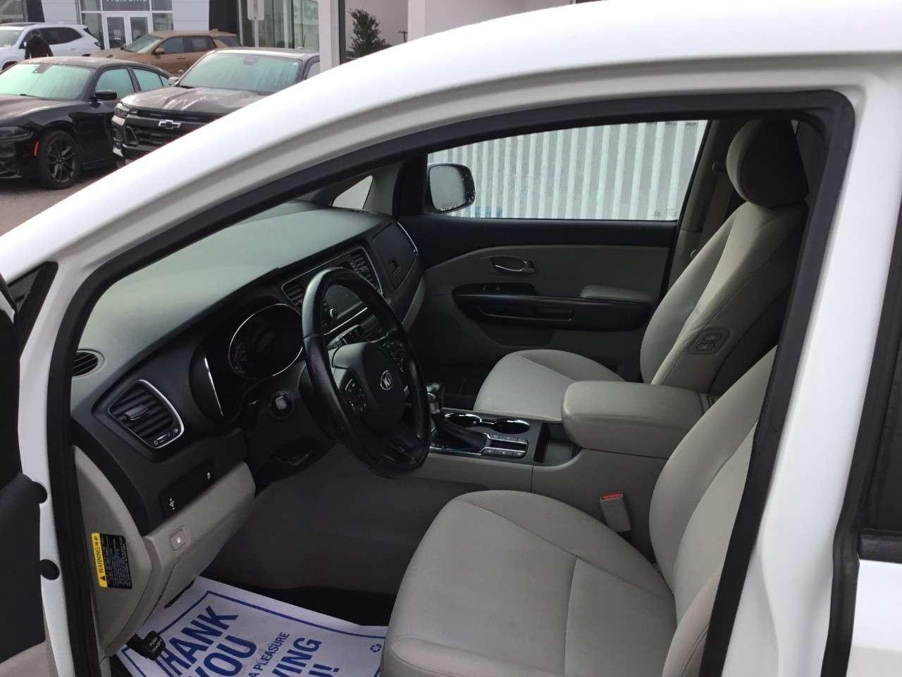 2020 Kia Sedona LX Photo