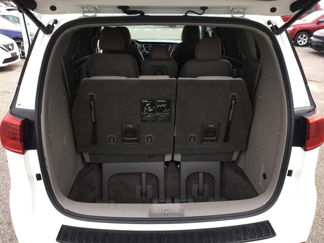 2020 Kia Sedona LX Photo