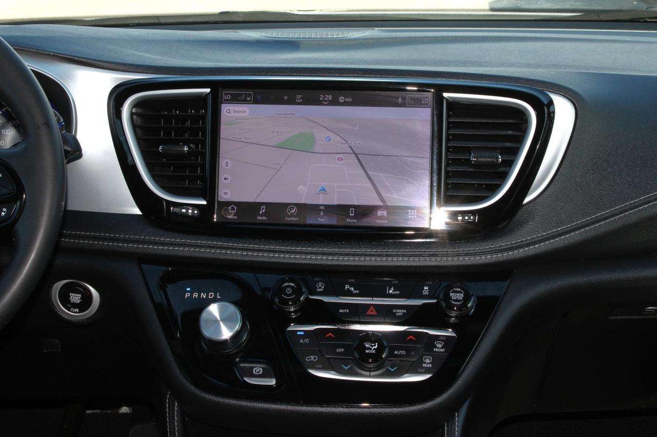 2025 Chrysler Pacifica Limited  SiriusXM Gps Moonroof ReverseCamera Parki Photo