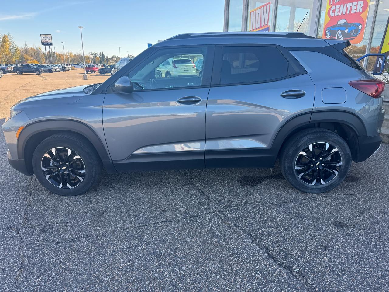 2022 Chevrolet TrailBlazer LT Front-Wheel Drive Photo1