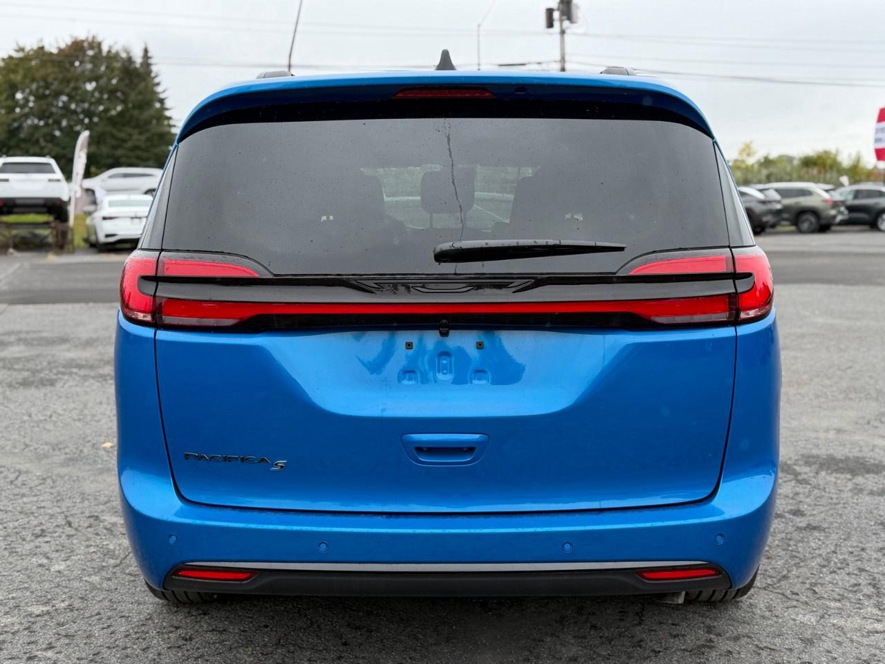 2027 Chrysler Pacifica Select FWD Photo