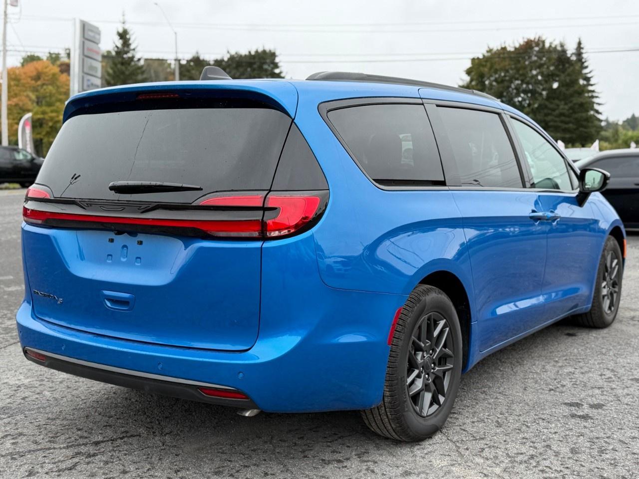 2027 Chrysler Pacifica Select FWD Photo