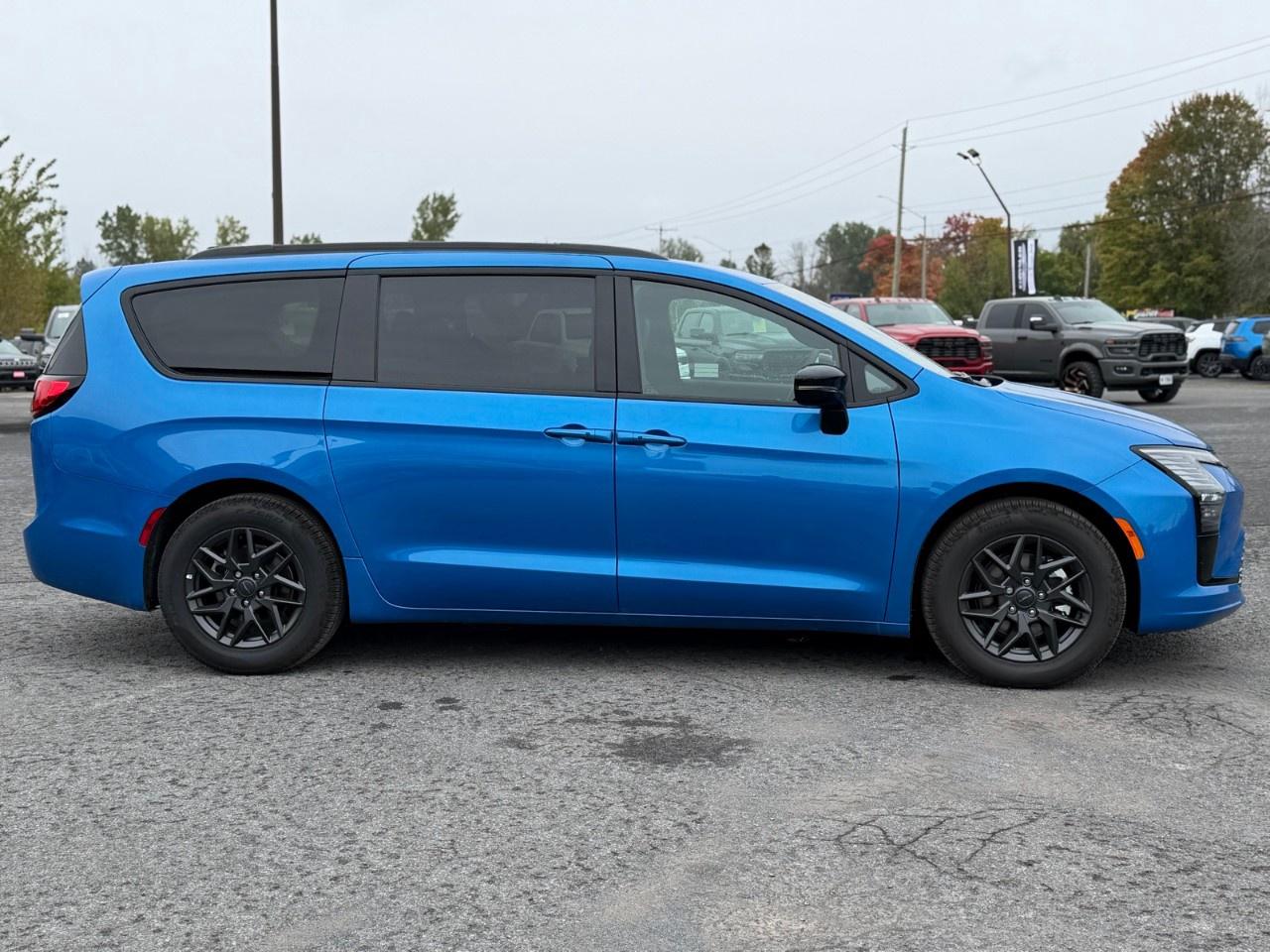 2027 Chrysler Pacifica Select FWD Photo