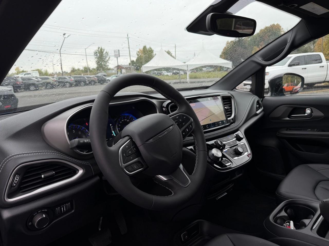 2027 Chrysler Pacifica Select FWD Photo