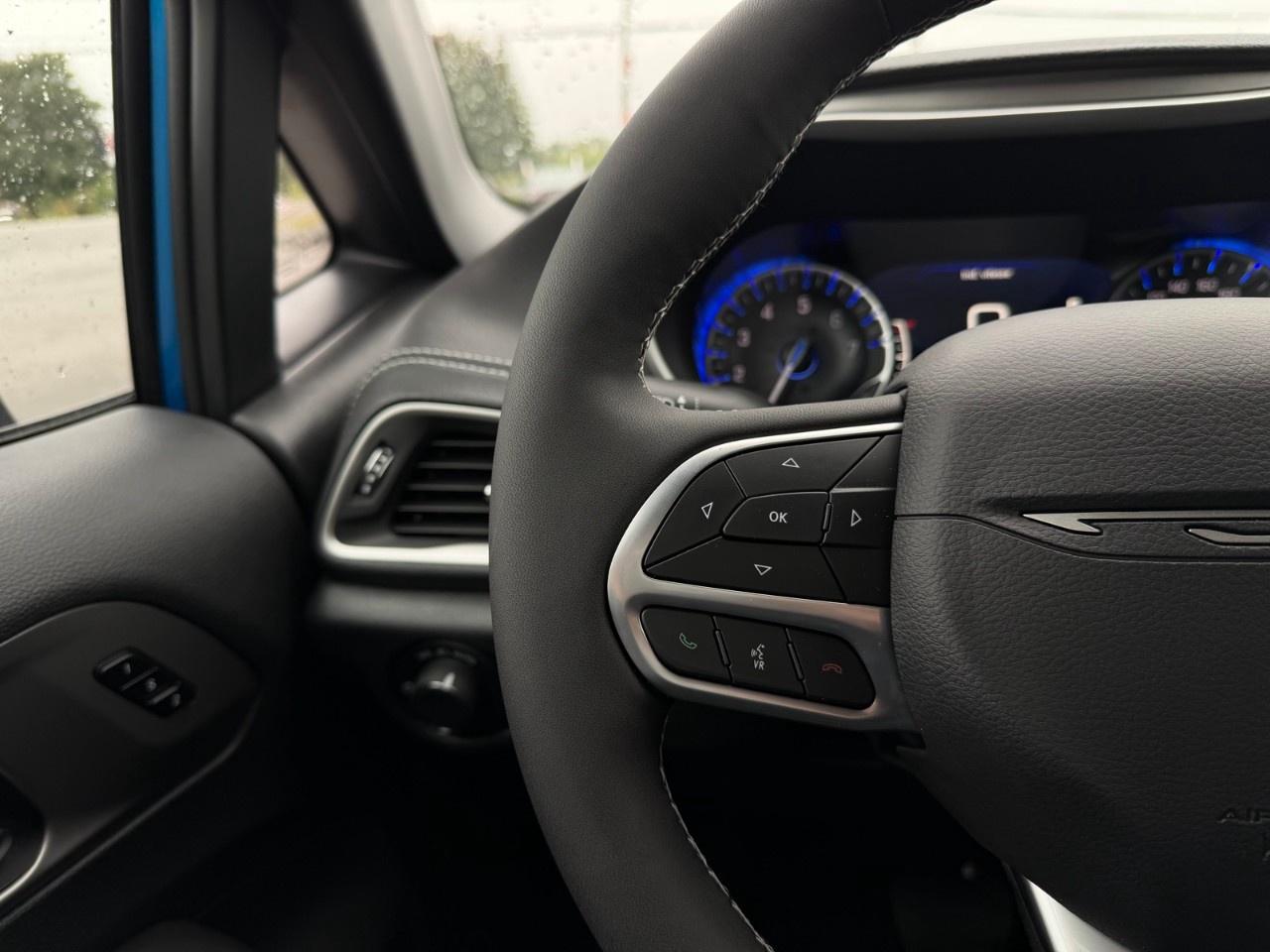 2027 Chrysler Pacifica Select FWD Photo