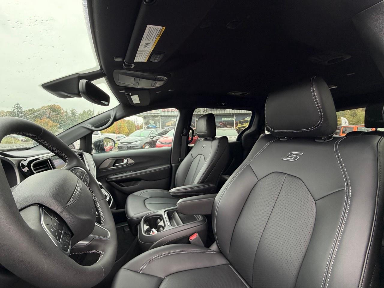 2027 Chrysler Pacifica Select FWD Photo