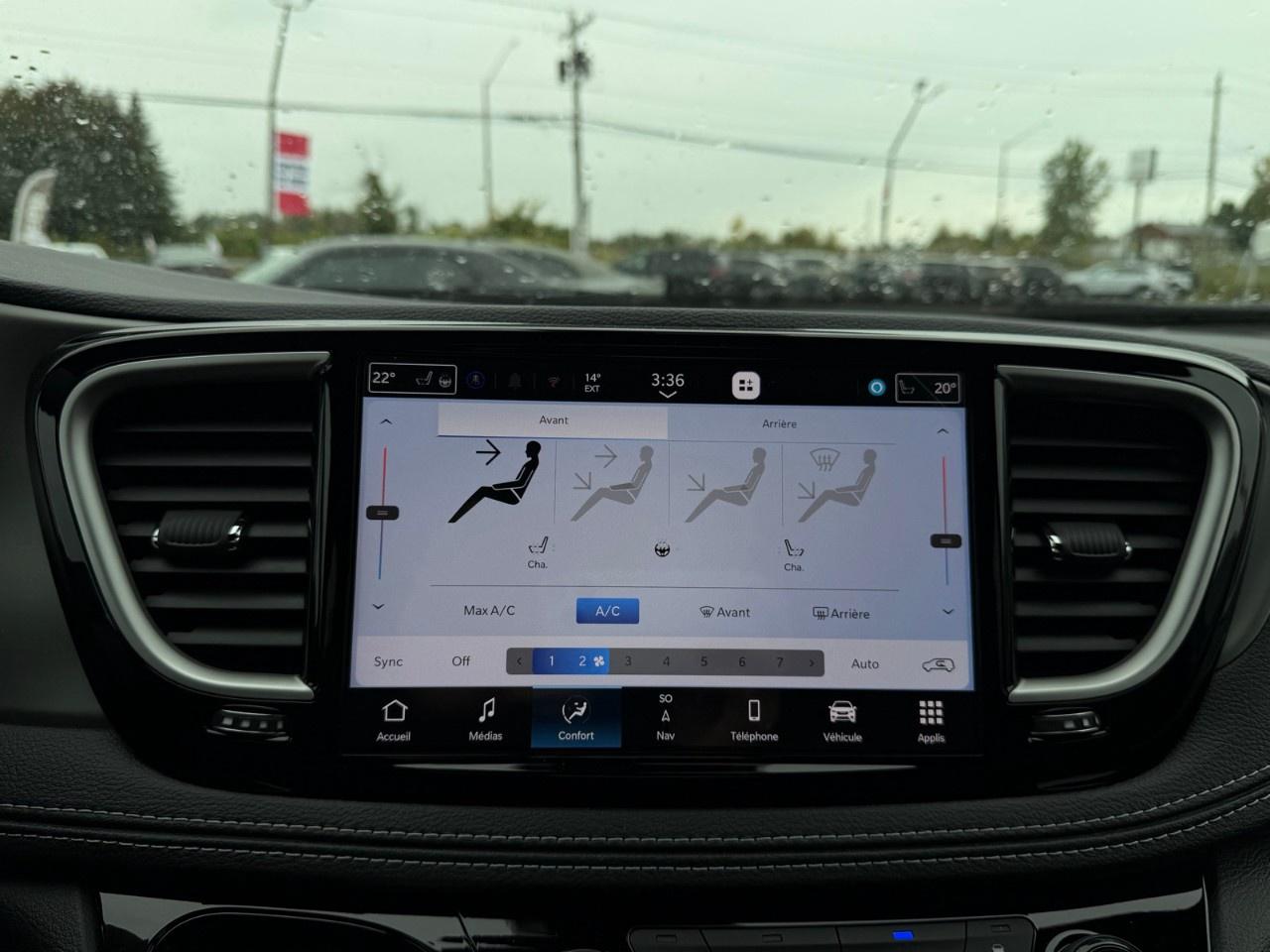 2027 Chrysler Pacifica Select FWD Photo