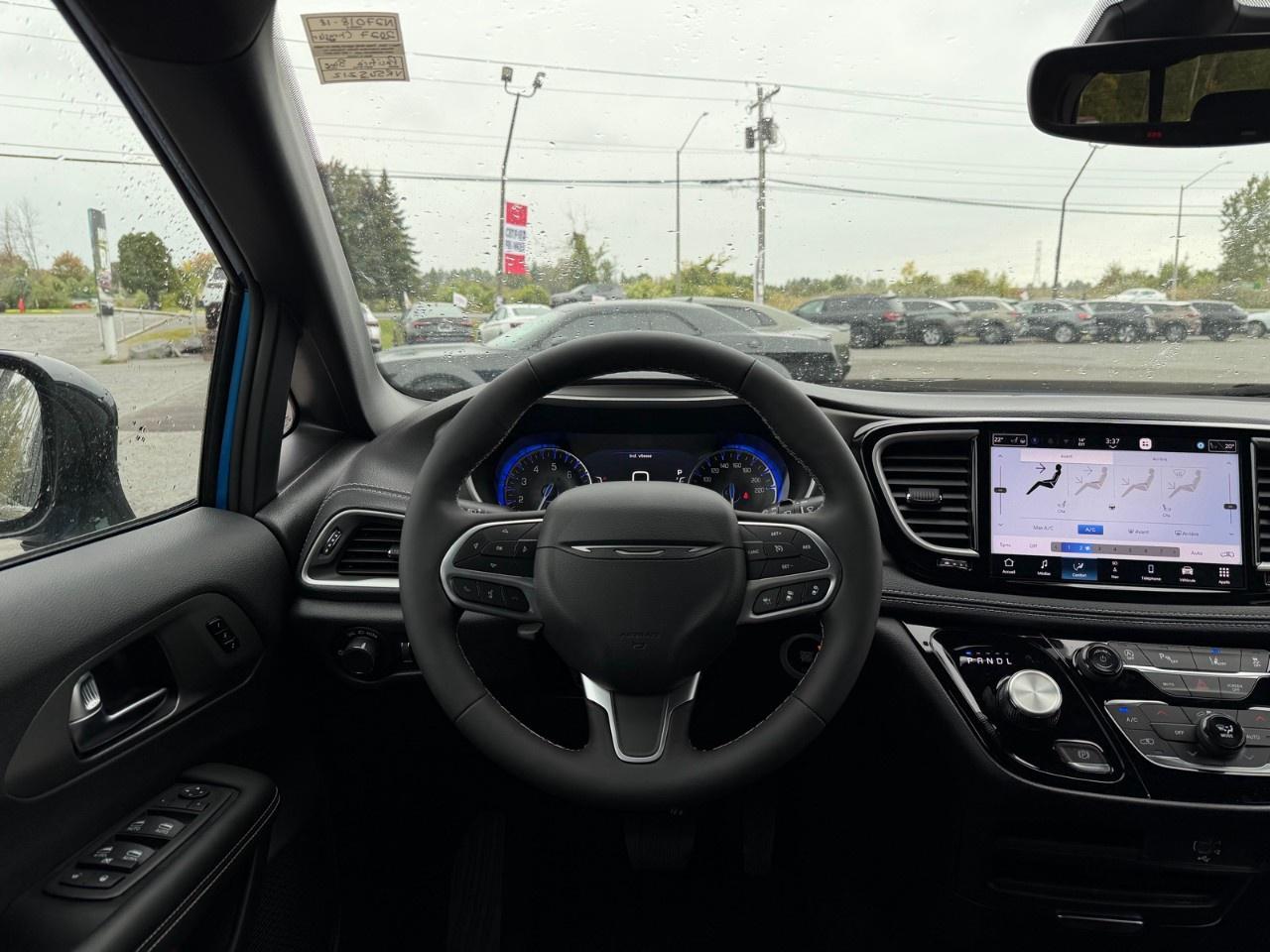 2027 Chrysler Pacifica Select FWD Photo