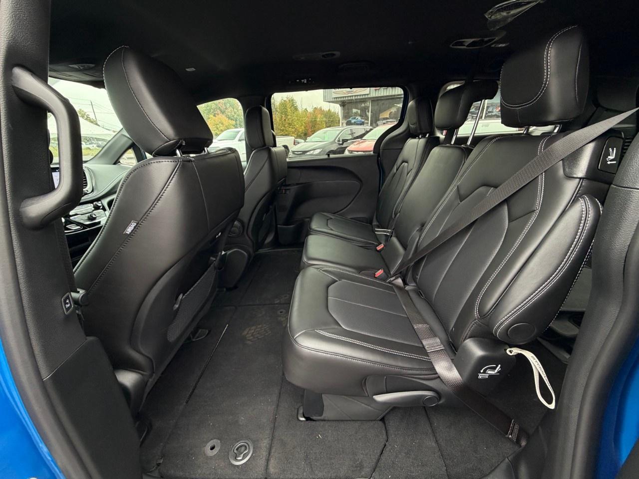 2027 Chrysler Pacifica Select FWD Photo