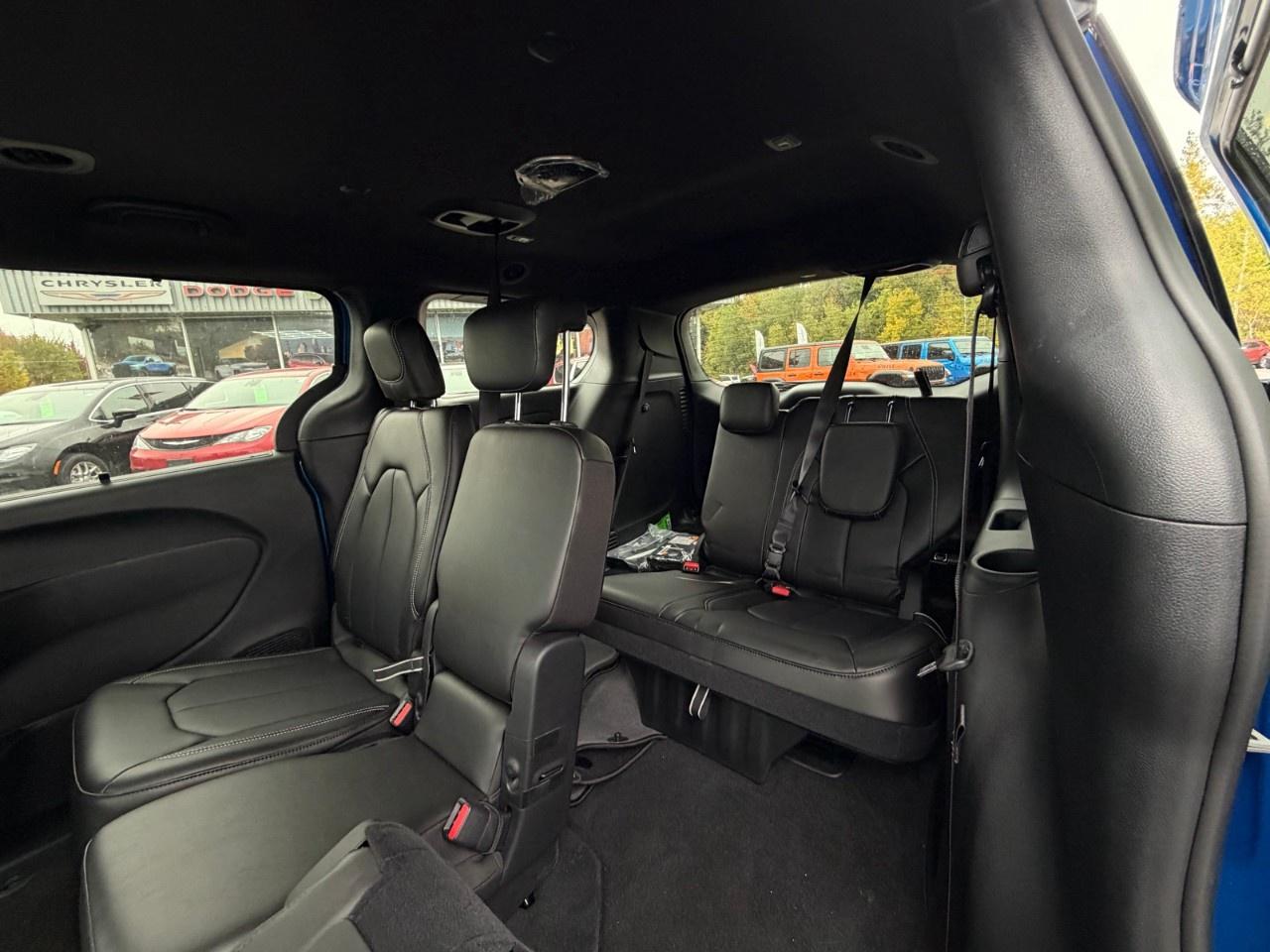 2027 Chrysler Pacifica Select FWD Photo