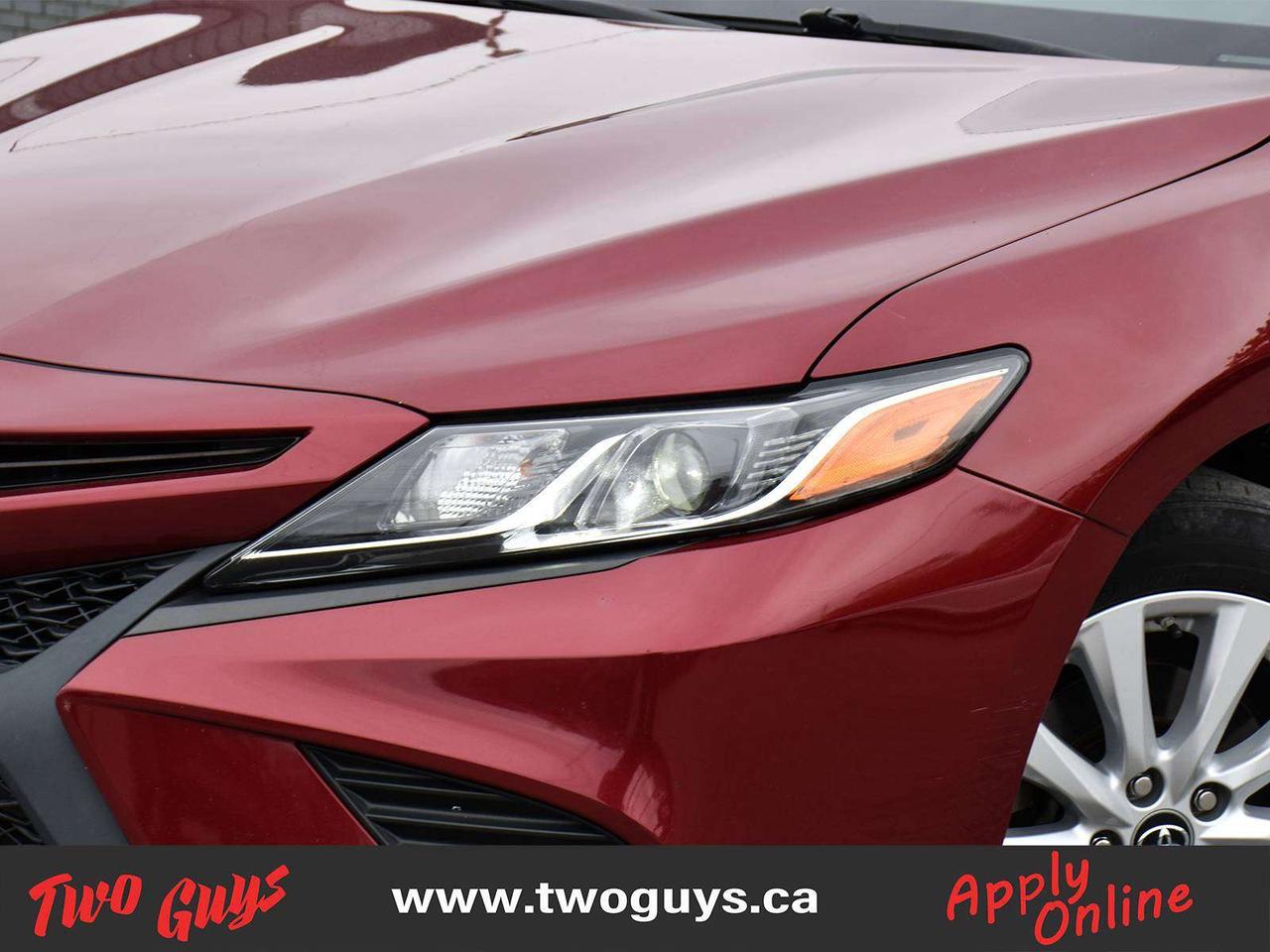 2018 Toyota Camry SE Back Up Camera Leather Heated Front Seats Photo
