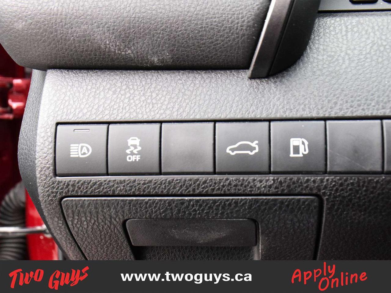 2018 Toyota Camry SE Back Up Camera Leather Heated Front Seats Photo