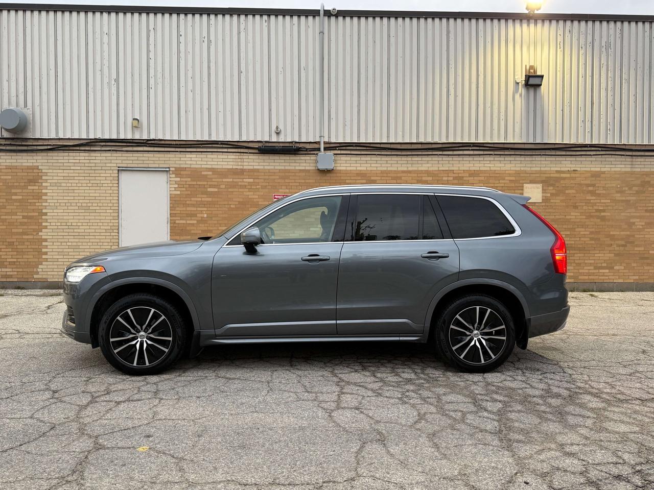 2020 Volvo XC90 Momentum l T6 l AWD l 4Cyl l 7 Passenger l 2.0T l Photo2