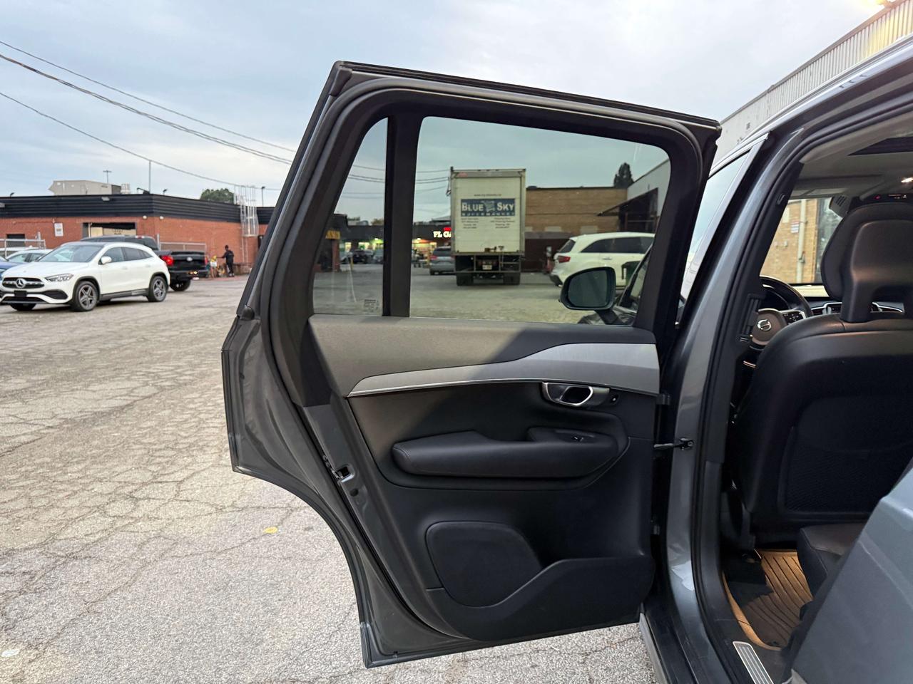 2020 Volvo XC90 Momentum l T6 l AWD l 4Cyl l 7 Passenger l 2.0T l Photo