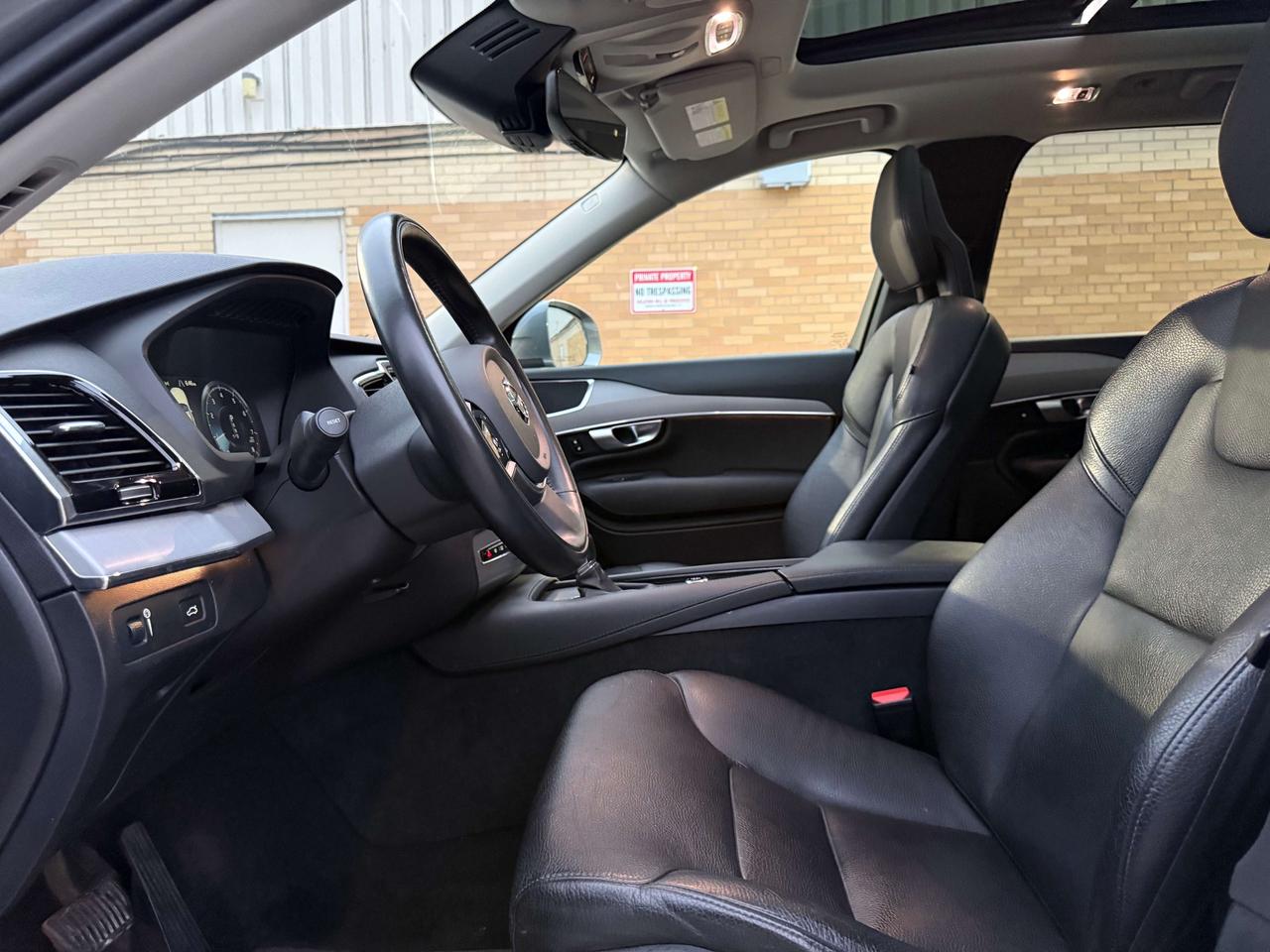 2020 Volvo XC90 Momentum l T6 l AWD l 4Cyl l 7 Passenger l 2.0T l Photo