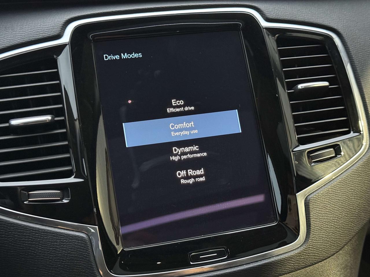 2020 Volvo XC90 Momentum l T6 l AWD l 4Cyl l 7 Passenger l 2.0T l Photo
