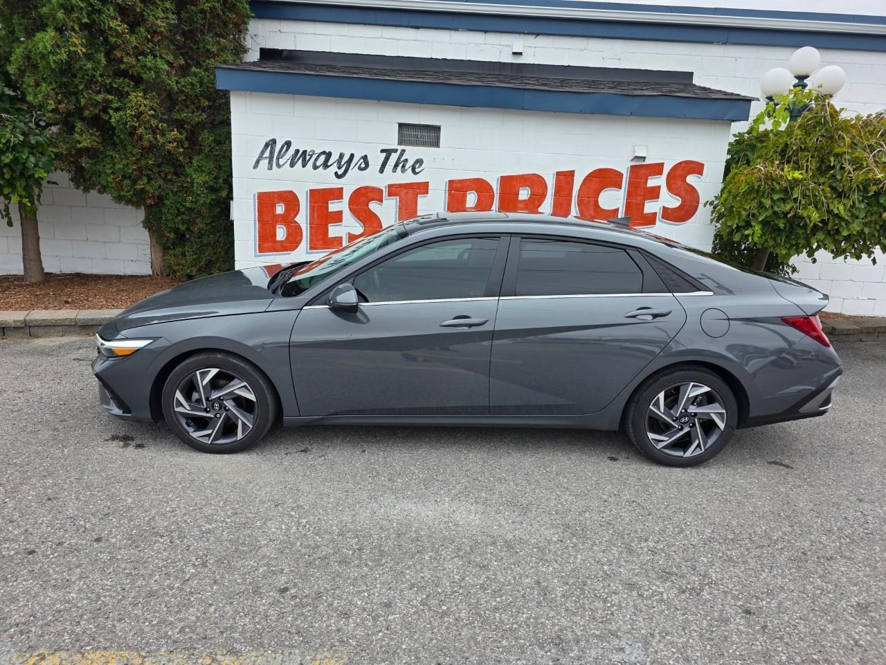 2025 Hyundai Elantra Luxury 4dr Sedan Photo4