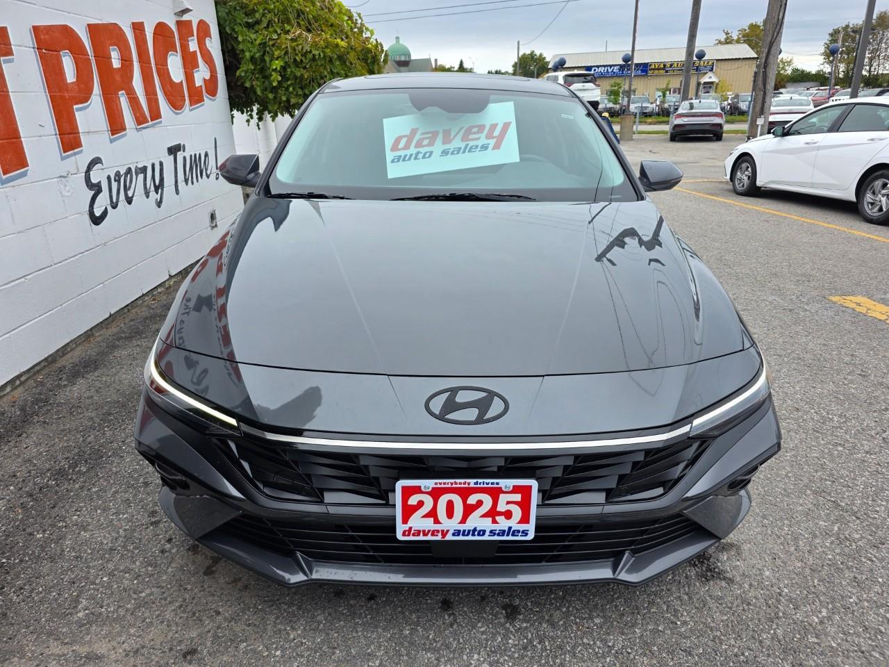 2025 Hyundai Elantra Luxury 4dr Sedan Photo5